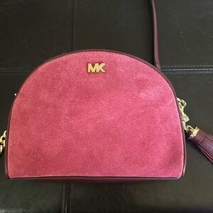 Small MK Dome crossbody bag, color burgundy red.